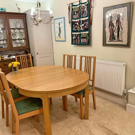 Cosy And Quiet Garden Flat Apartment *