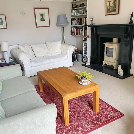 Cosy And Quiet Garden Flat