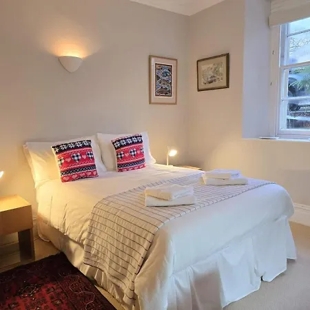 Cosy And Quiet Garden Flat Bristol
