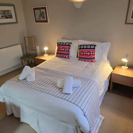 Cosy And Quiet Garden Flat