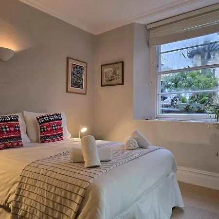 Cosy And Quiet Garden Flat Apartment