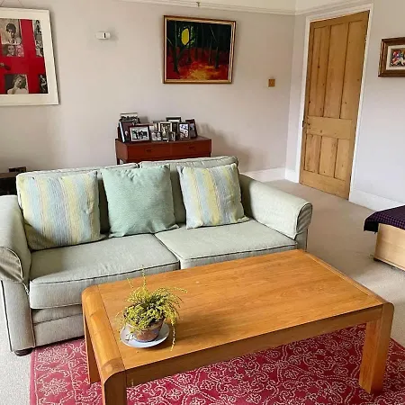 Cosy And Quiet Garden Flat Apartment *