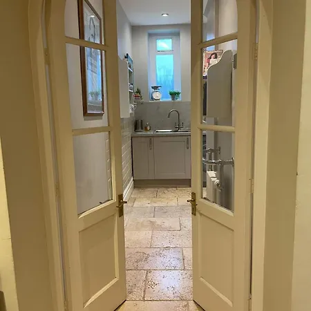 Cosy And Quiet Garden Flat *