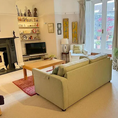 Cosy And Quiet Garden Flat Apartamento