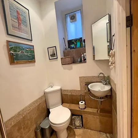 Apartman Cosy And Quiet Garden Flat